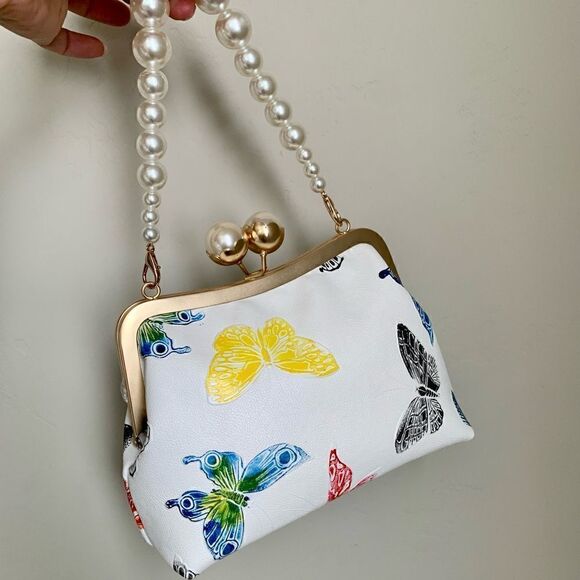 Handmade Genuine Leather Butterfly Embossed Kisslock Clutch with Small Purse Set - Picture 7 of 16